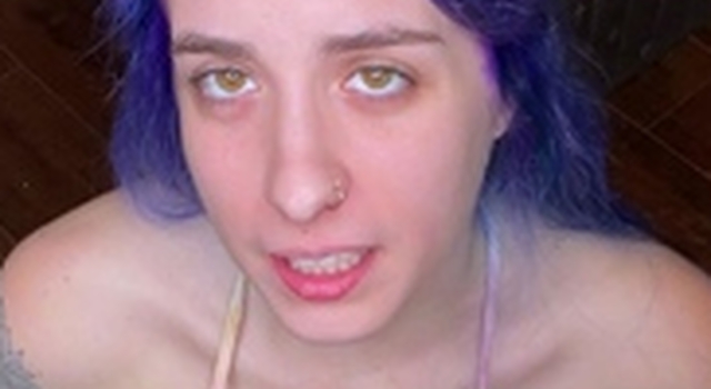Hot amateur teen girl playing pussy in..